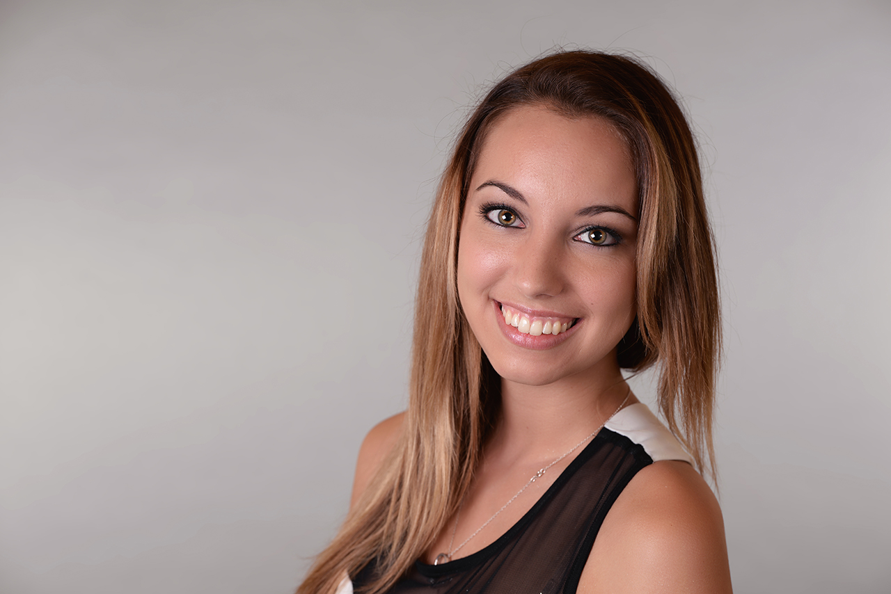 Head-shot Rae Ann